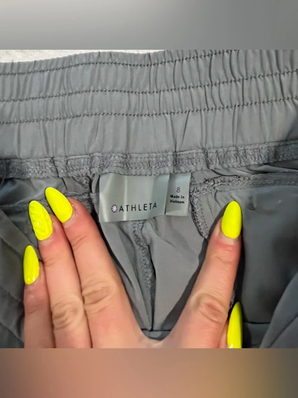 Athleta Women’s Gray Capris Cropped Joggers Trackpants Size 8 Lightweight - Picture 4 of 6